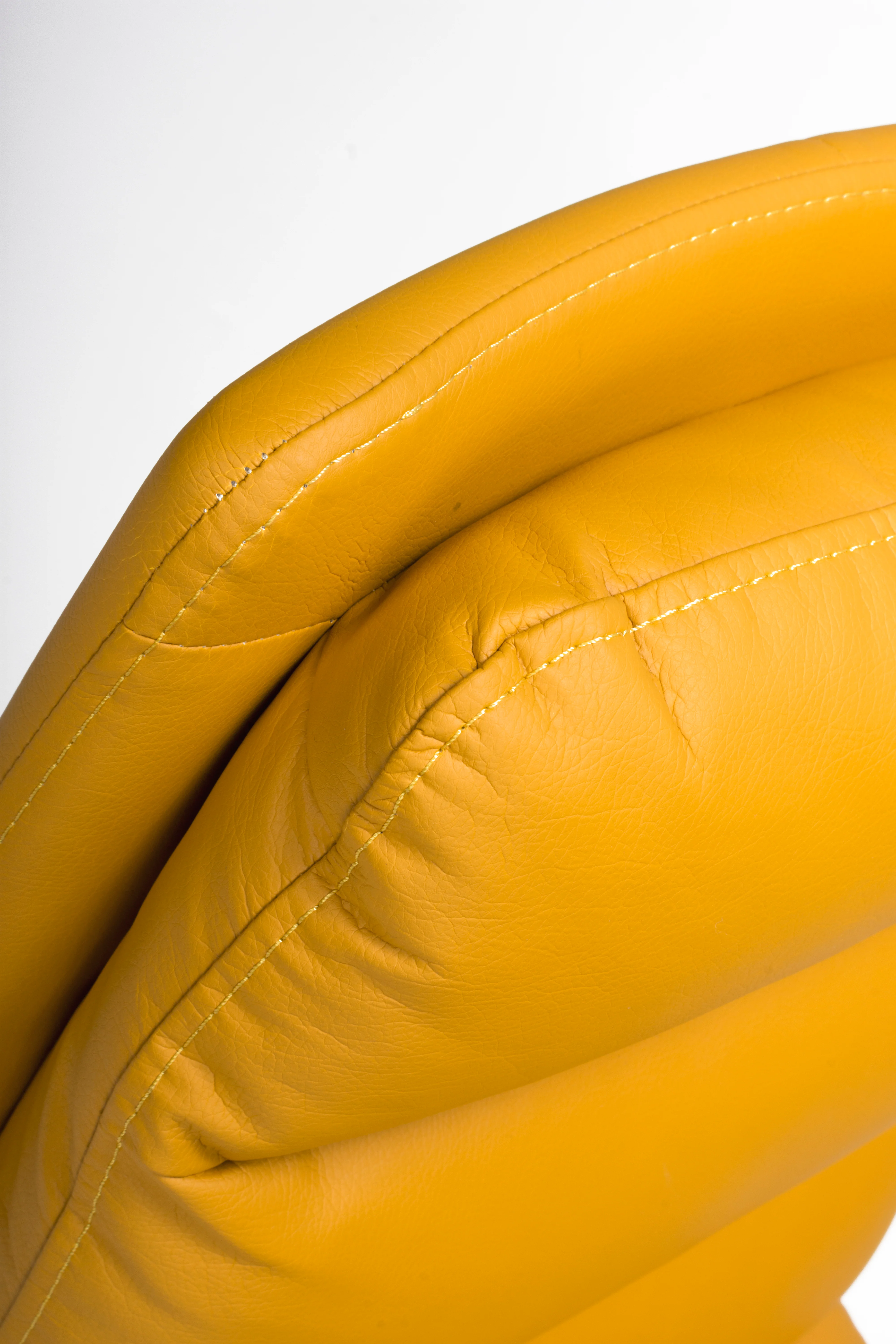 Bay Ridge Swivel Chair - Image 8