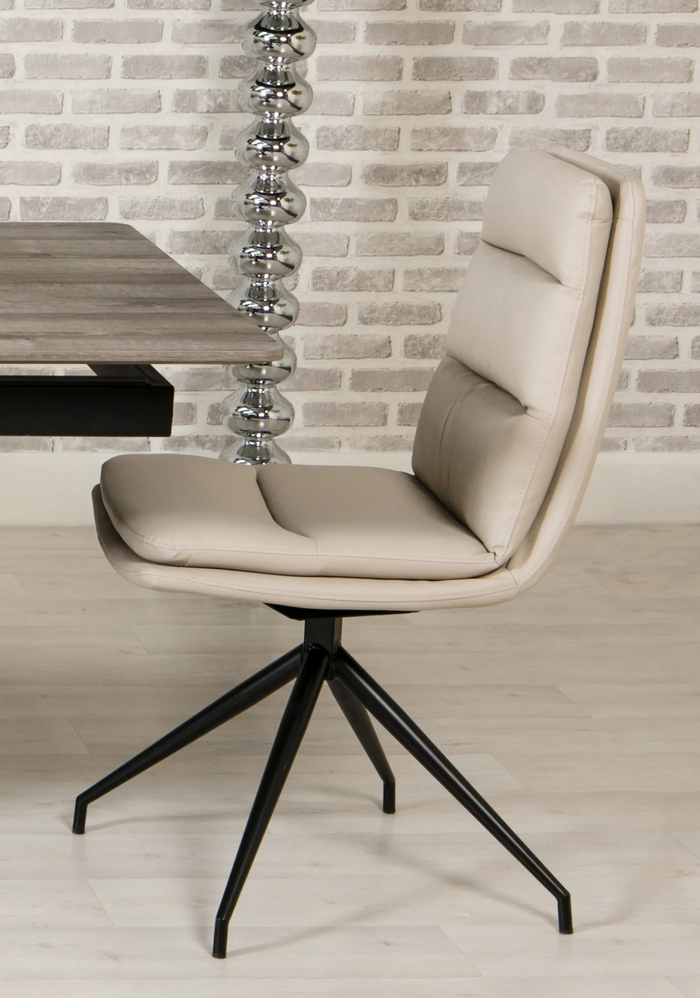 Bay Ridge Swivel Chair - Image 9