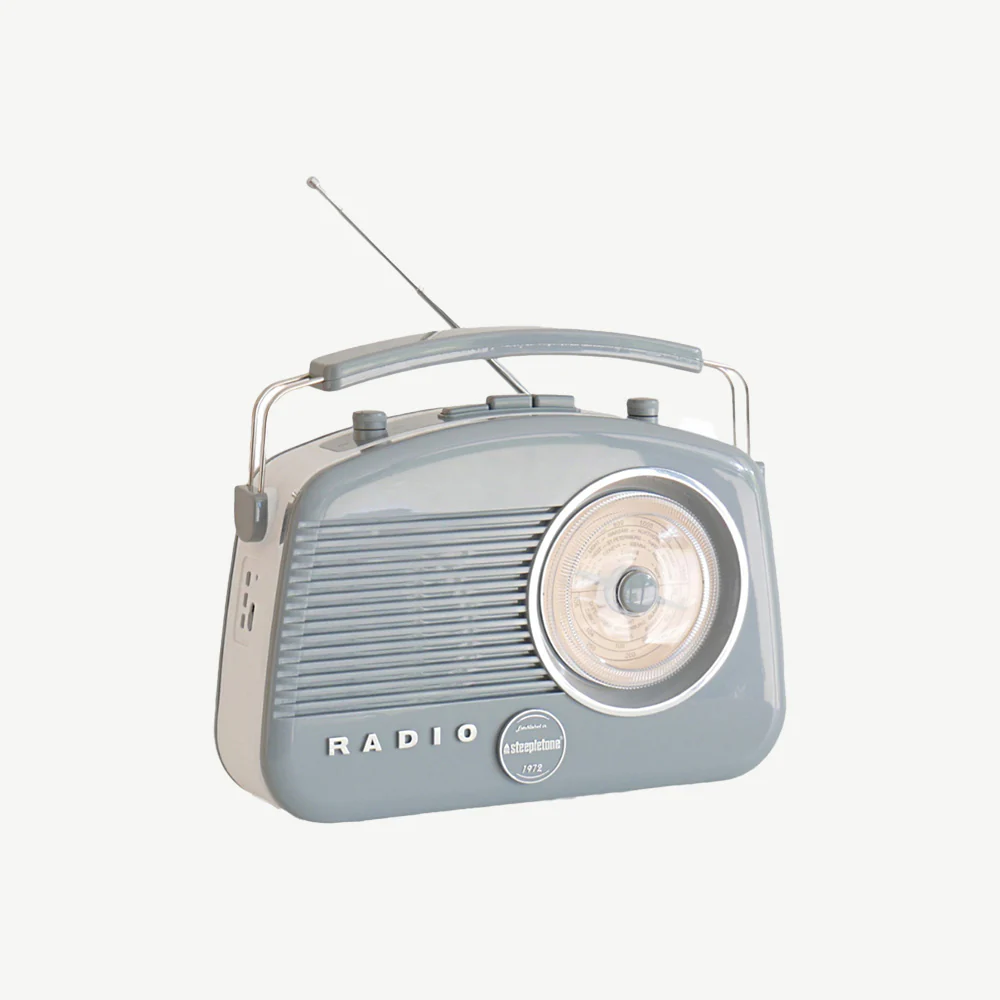 Brighton Retro Style Portable Radio - Image 2