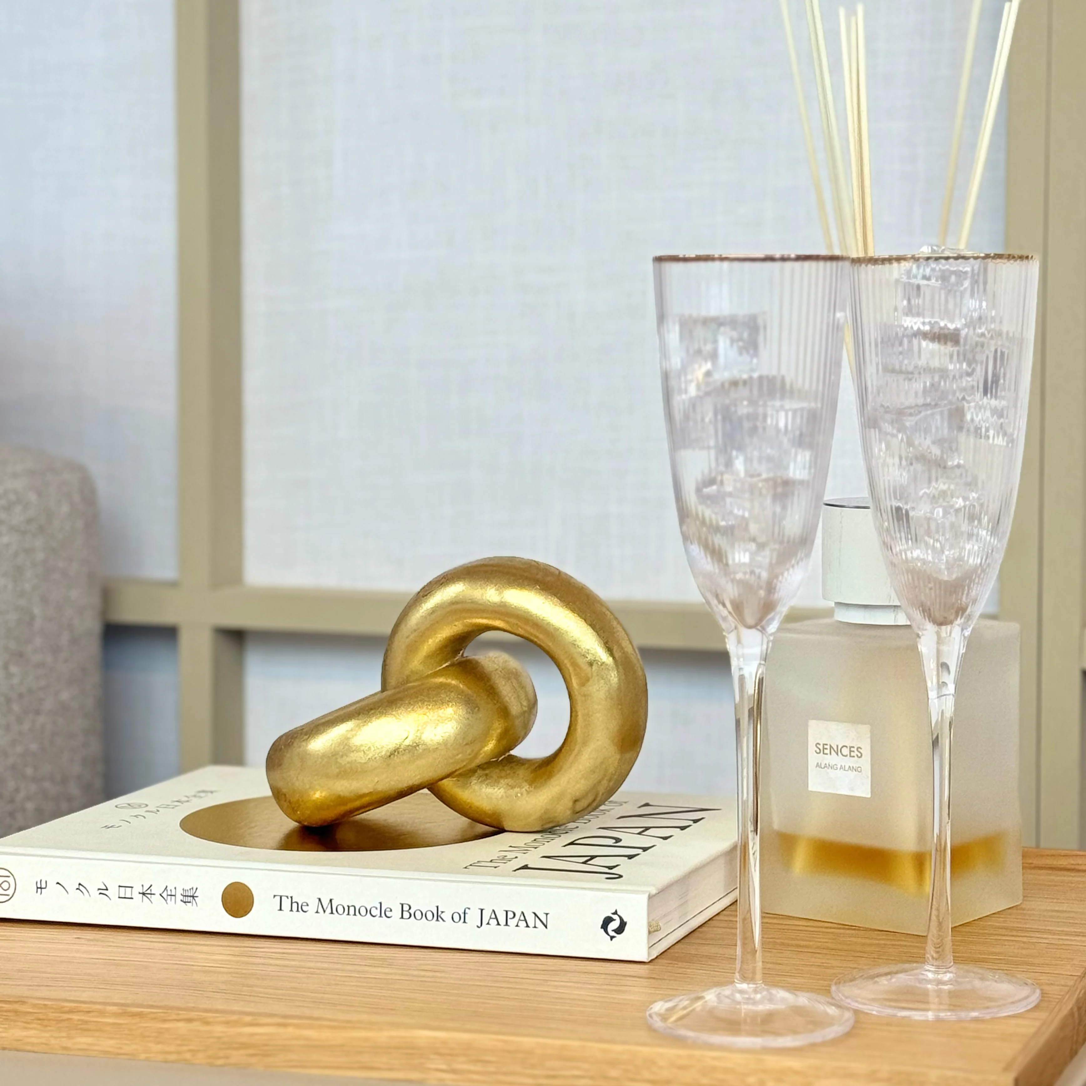 Golden Interlocking Rings Ornament - Image 3