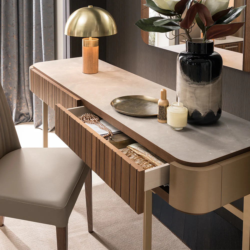 Limoges Desk - Image 2