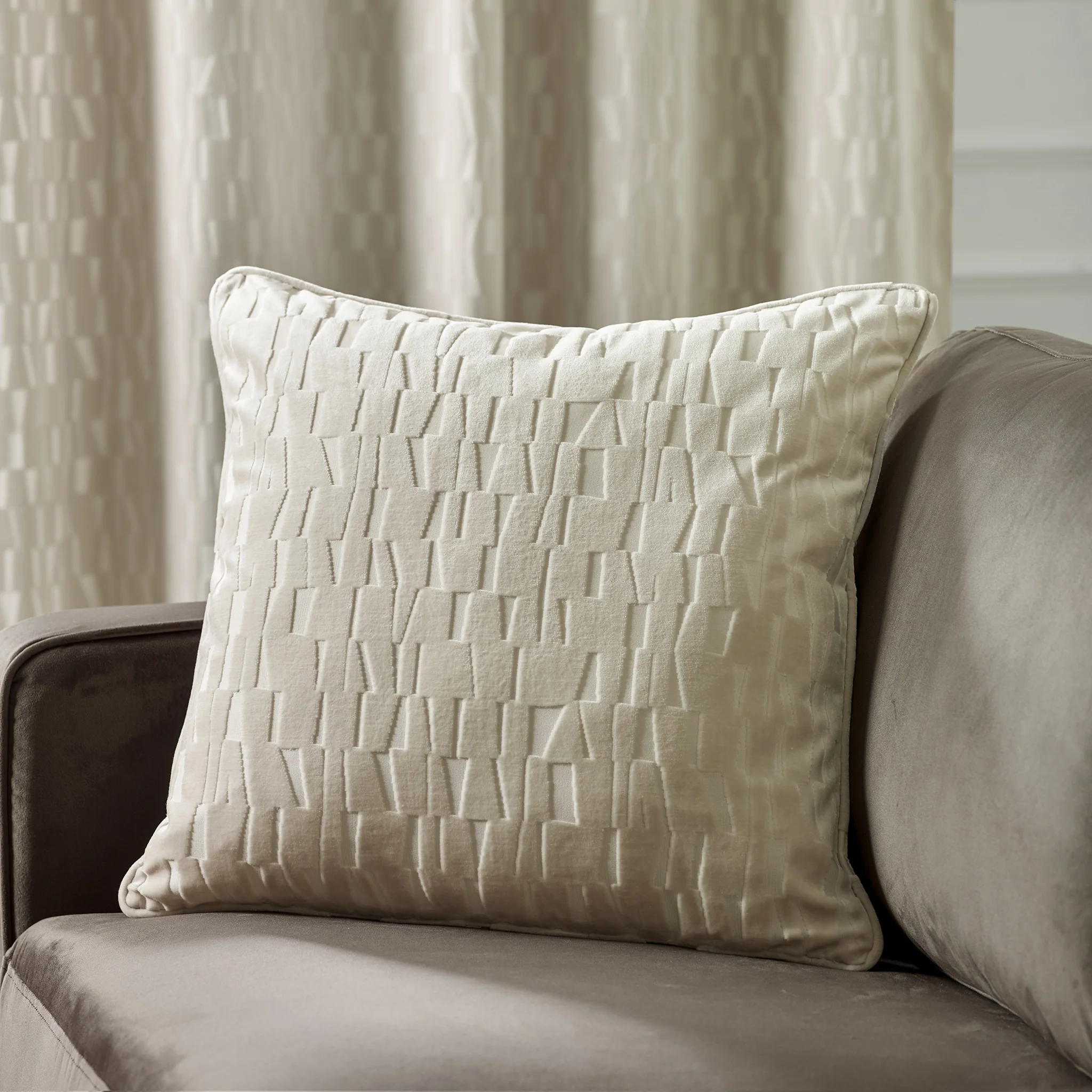 Titan Velvet Cushion - Image 5